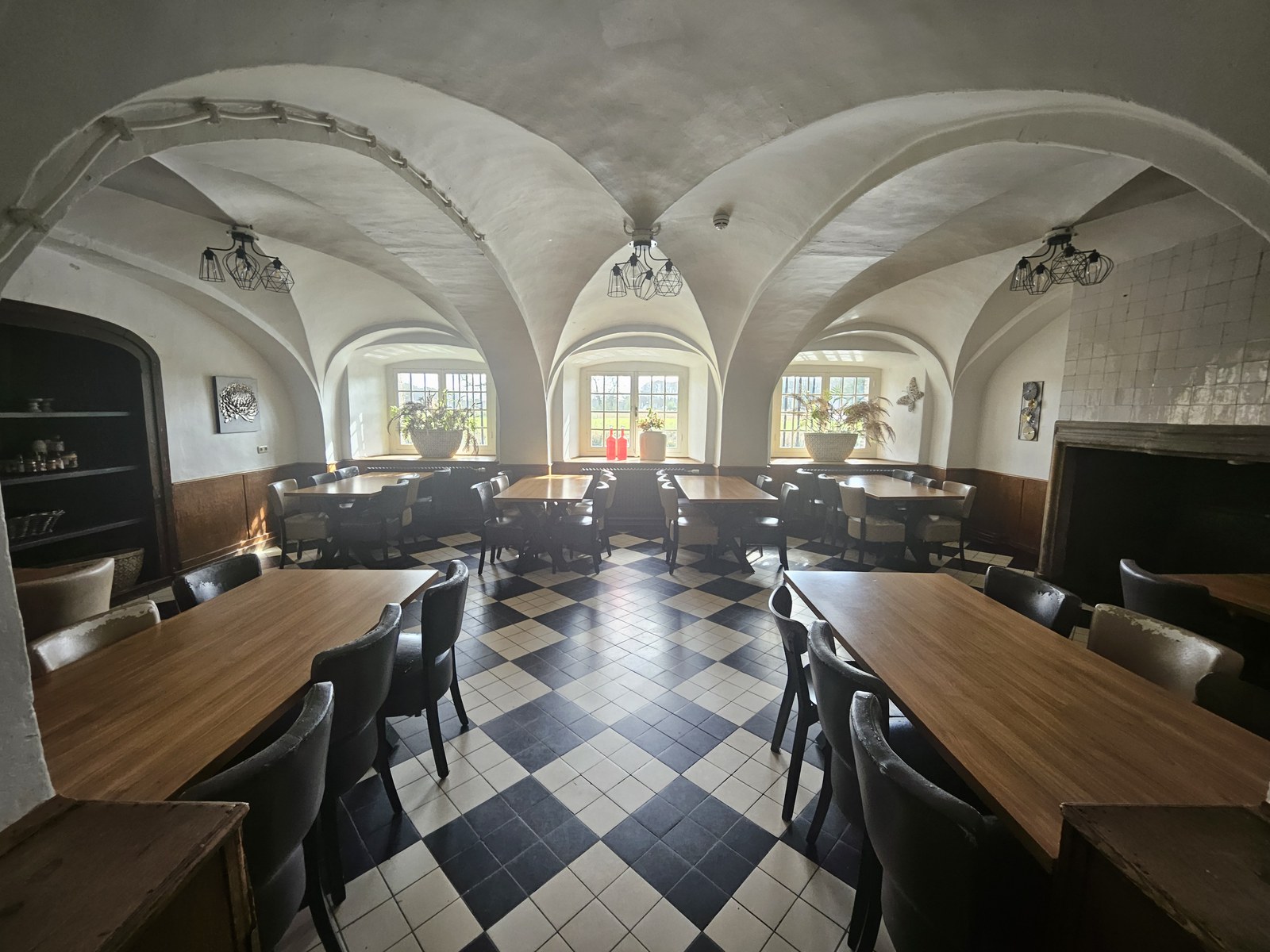 Dining room at Eerde, photographed during an LEP visit.